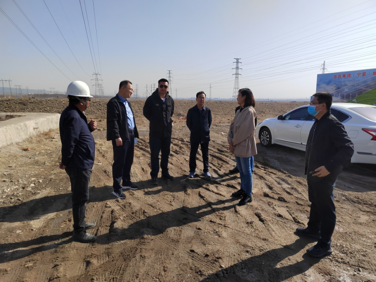 石嘴山市科技局黨組書記、局長周福禎，惠農(nóng)區(qū)委常委、組織部部長杜春紅到興康恒潤調(diào)研