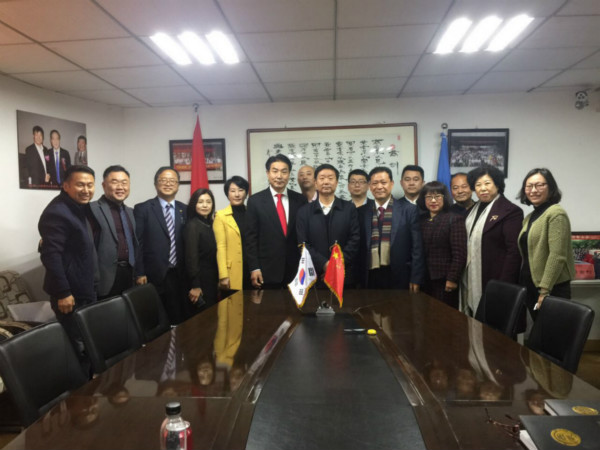 韓國客人到訪岳氏集團并簽署合作協議書